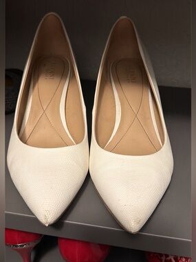 Alfani StepNFlex White Pointed-Toe Textured Heels